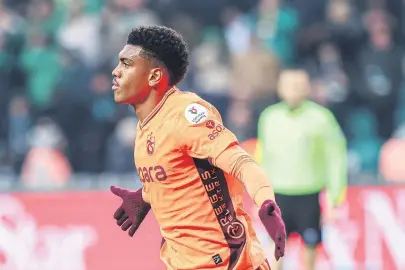 Augusto kendini aştı