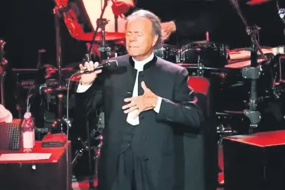 Julio Iglesias’a cinsel istismar suçlaması