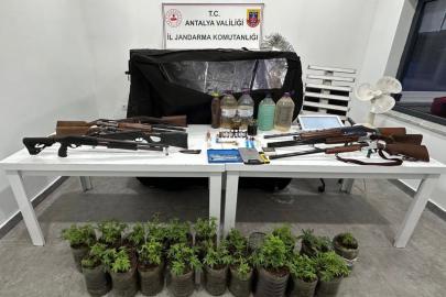 17 litre sıvı metamfetamin ele geçirildi