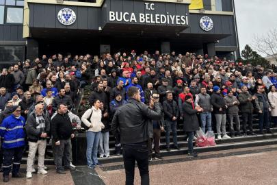 Alacakları ödenmeyen Buca Belediyesi işçileri iş bıraktı