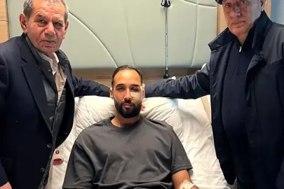 Dursun Özbek, İsa Doğan'ı hastanede ziyaret etti