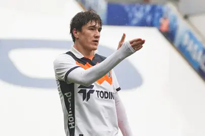 Eldor Shomurodov, Paul Onuachu'yla yarışıyor!