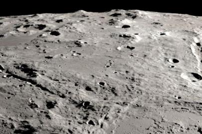 Elon Musk'ın SpaceX şirketi, Ay'da kendi kendine büyüyen şehir kurmaya odaklanacak