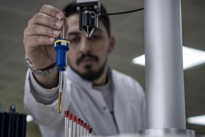 Erzurum'da stratejik ilaçların ham maddesi üretiliyor