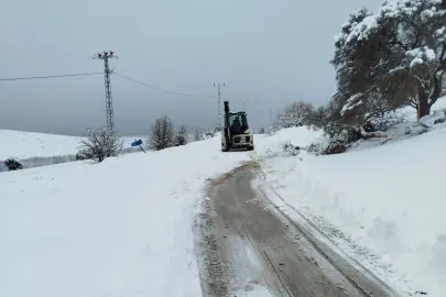 Malatya'da ekipler karla mücadeleyi sürdürüyor