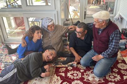 71 ve 72 yaşındaki çift, 52 yıldır engelli 3 çocuklarına bakıyor