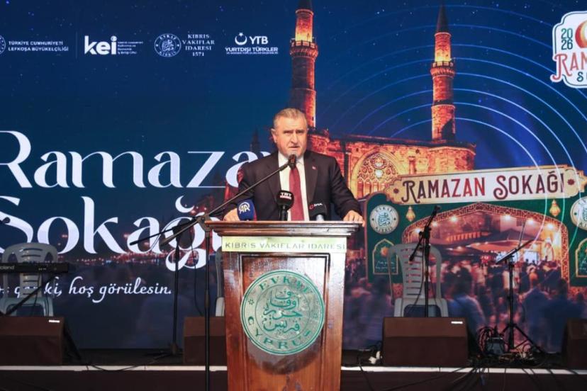 Bakan Bak, Lefkoşa'da Ramazan Sokağını ziyaret etti