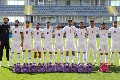 İran Milli Futbol Takımı'ndan, ölen çocuklar için 'çocuk sırt çantalı' mesaj