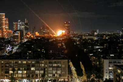 İran ve İsrail'den karşılıklı ateş