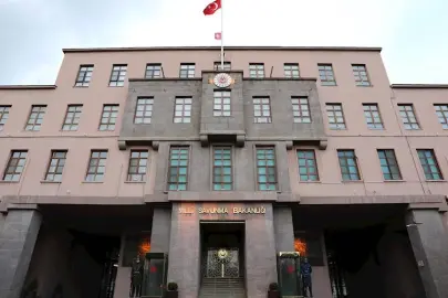 İran'dan ateşlenen Gaziantep'e giren füzeye imha!