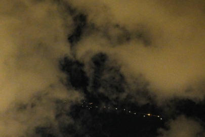 İran'ın çok başlıklı füzelerle hedef aldığı İsrail'de sirenler çalıyor