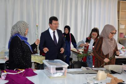 Kaymakam Şahin Kadınlar Günü'nü kutladı