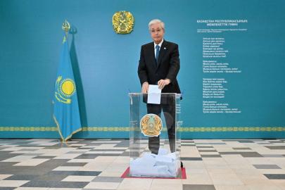 Kazakistan sandık başında anayasayı değiştirdi