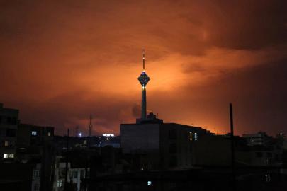 Petrol depoları vuruldu, Tahran'da güneş doğmadı