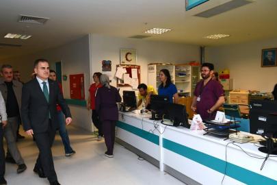 Vali Akbıyık'tan hastanede inceleme
