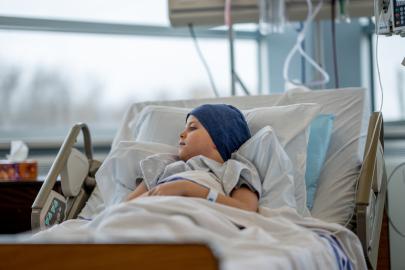 Bağışlarla lüks hayat sürmeye çalışan anneye hapis yolu göründü