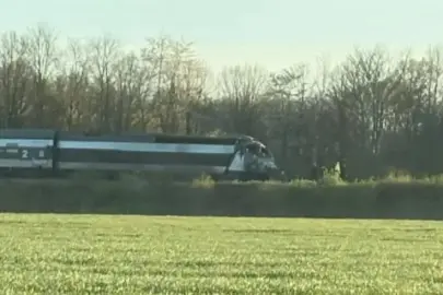 Fransa'da hızlı tren kamyonla çarpıştı: Makinist öldü