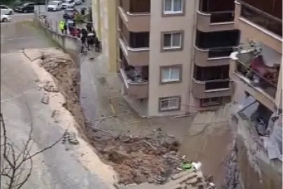 Mudanya Halitpaşa Mahallesi'nde istinat duvarı çöktü!  2 kattaki daireler tahliye edildi