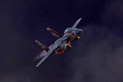 Savaşta yeni eşik. ABD uçakları peş peşe düştü, kayıp personel aranıyor