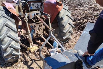 Traktör şaftına kıyafetini kaptırıp yaralandı