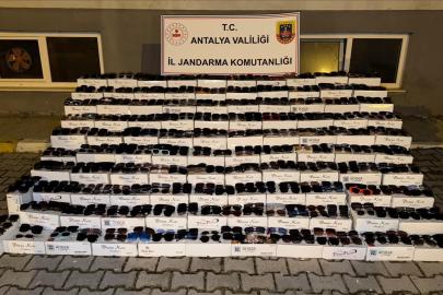 Alanya'da 10 bin kaçak güneş gözlüğü ele geçirildi