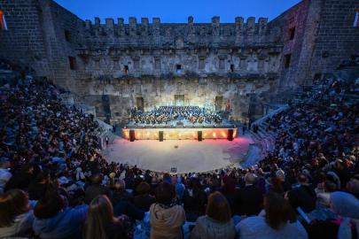 Aspendos'ta 'Kökten Geleceğe Maarif Yolcuları' konseri