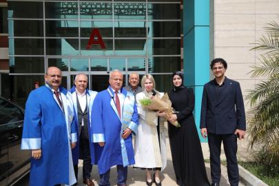 AÜ'de mezuniyet coşkusu ilahiyat fakültesi ile başladı