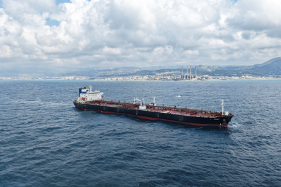 İran’a ait süpertanker ABD ablukasını deldi
