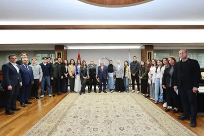 Kayseri'deki Türk Dünyası gençlerinden Başkan Büyükkılıç'a ziyaret