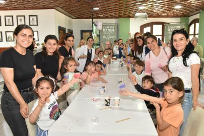 Kepez'de anne ve çocuklar renkli mum atölyesinde buluştu