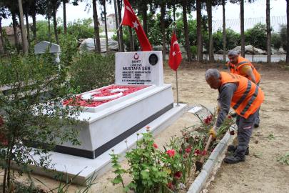 Mezarlıklarda bayram hazırlığı