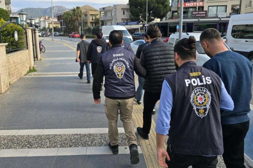 17 ilde dolandırıcılara operasyon: 261 tutuklama