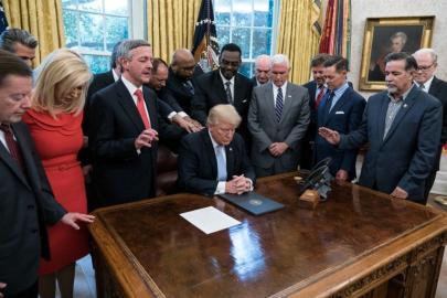 ABD'de Demokrat rahipler seçimlerde Trump'a meydan okuyor