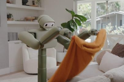 ABD'de yeni ev robotu tanıtıldı: Çamaşır katlıyor, yatak topluyor