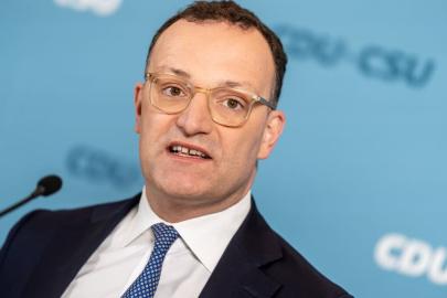 Almanya'da 'taşıyıcı' anne krizi. CDU/CSU Grup Başkanı Jens Spahn görevinden istifa etti