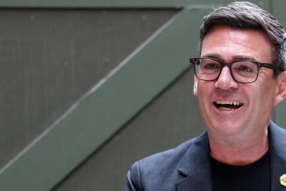 Andy Burnham resmen rakipsiz kaldı. İngiltere Başbakanlığı'na giden yolda neler yaşandı?