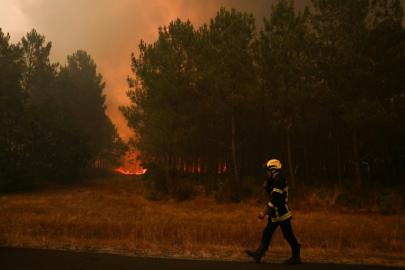 Güney Avrupa'da orman yangınları binlerce kişiyi yerinden etti
