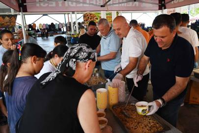 Kemer Belediyesi'nden aşure ikramı