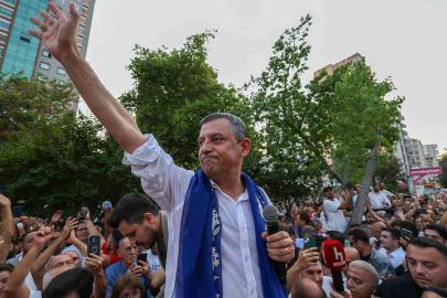Özgür Özel ve 90 milletvekili CHP'den ayrıldı