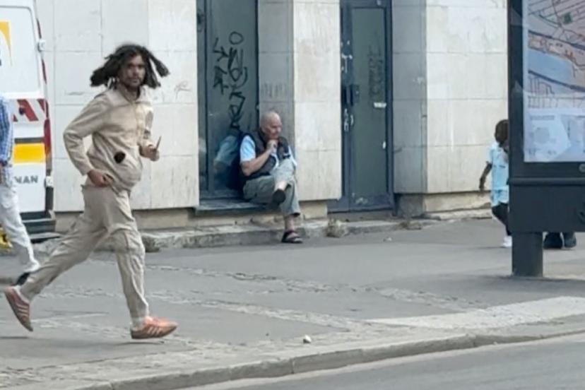 Paris'te bıçaklı saldırı. 3 kadın ağır yaralandı