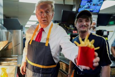 Trump'ın fast-food sevdası bitmiyor. Milyar dolarlık uçakta "Amerikan klasikleri"