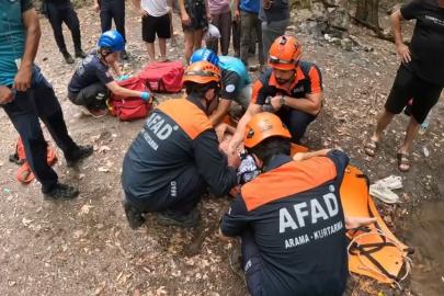 Yürüyüşte ayağı kırılan doğasever, 2 saatte kurtarıldı