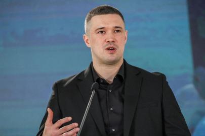 Zelenskiy, popüler bakanı görevden aldı