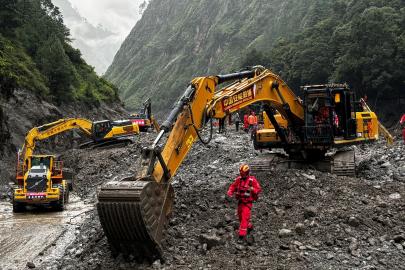 Nepal'de zamana karşı yarış. "93 bin kişi etkilenmiş olabilir"