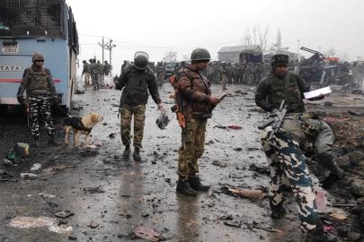 Pakistan'da karakola intihar saldırısı. En az 17 kişi hayatını kaybetti