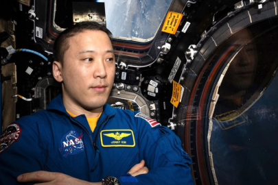 Uzayda 245 gün geçirdi, dönünce NASA'dan ayrıldı. Hem asker hem doktor hem de astronot