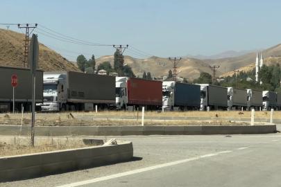 Esendere Gümrük Kapısı’nda 3 kilometrelik tır kuyruğu oluştu
