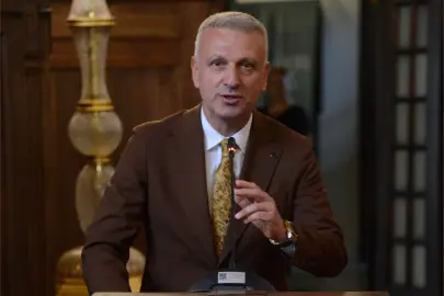 Başdanışman Saral istifa etti!